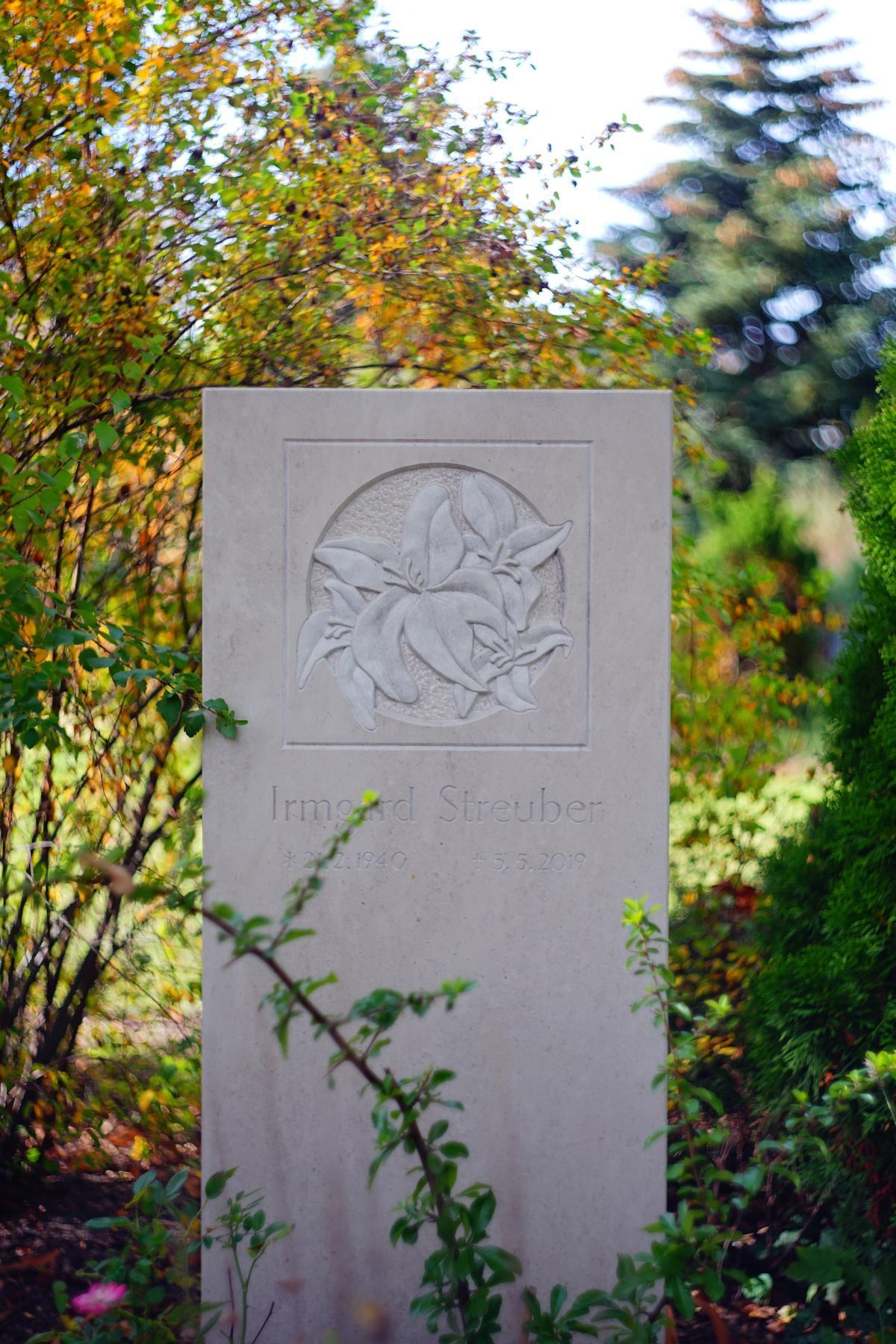 JH Steingestaltung, Grabstein