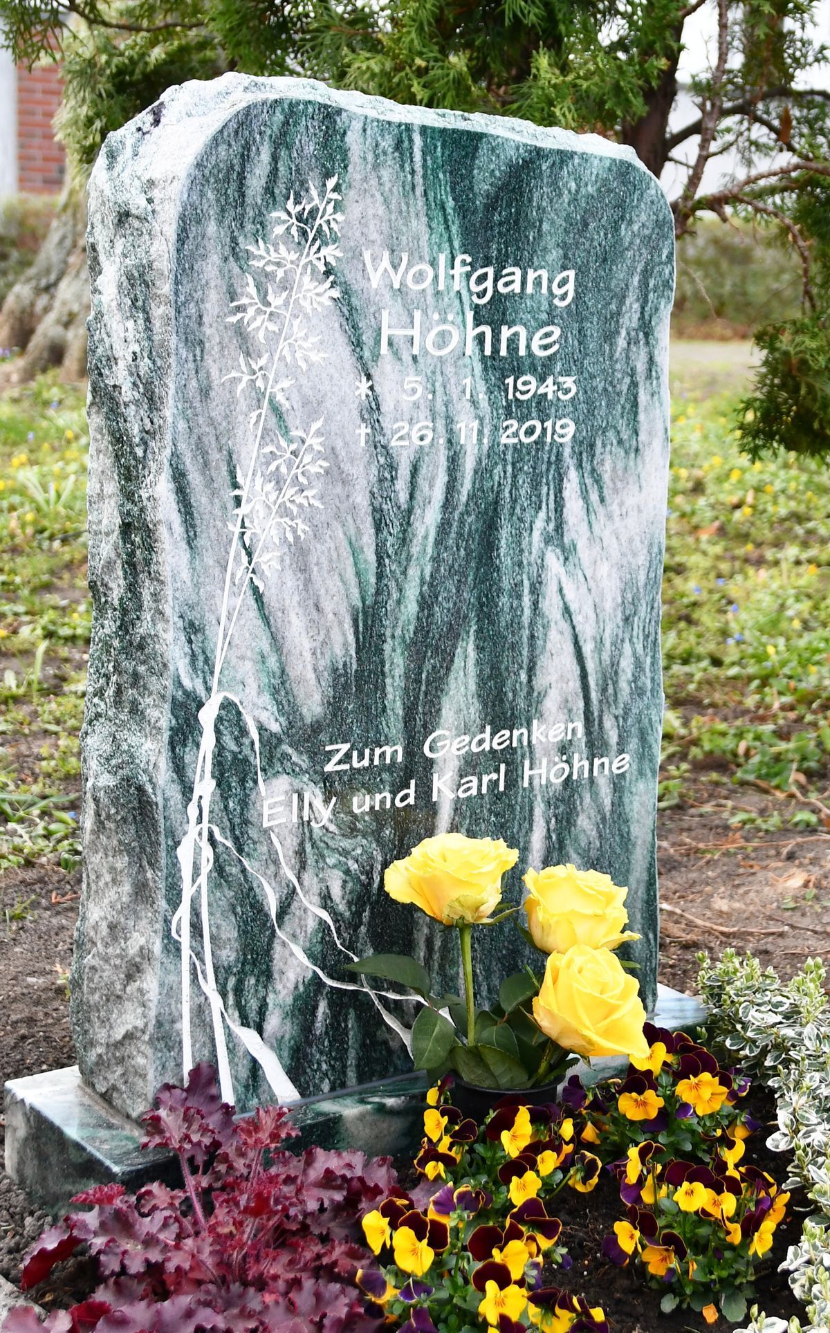 JH Steingestaltung, Grabstein