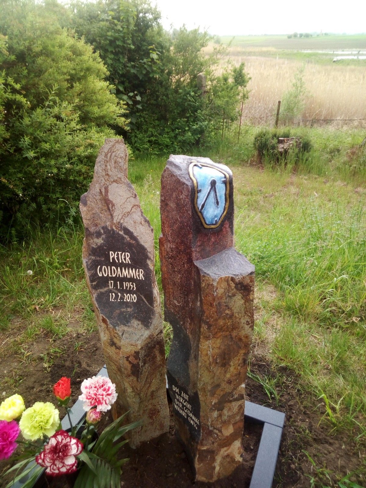 JH Steingestaltung, Grabstein