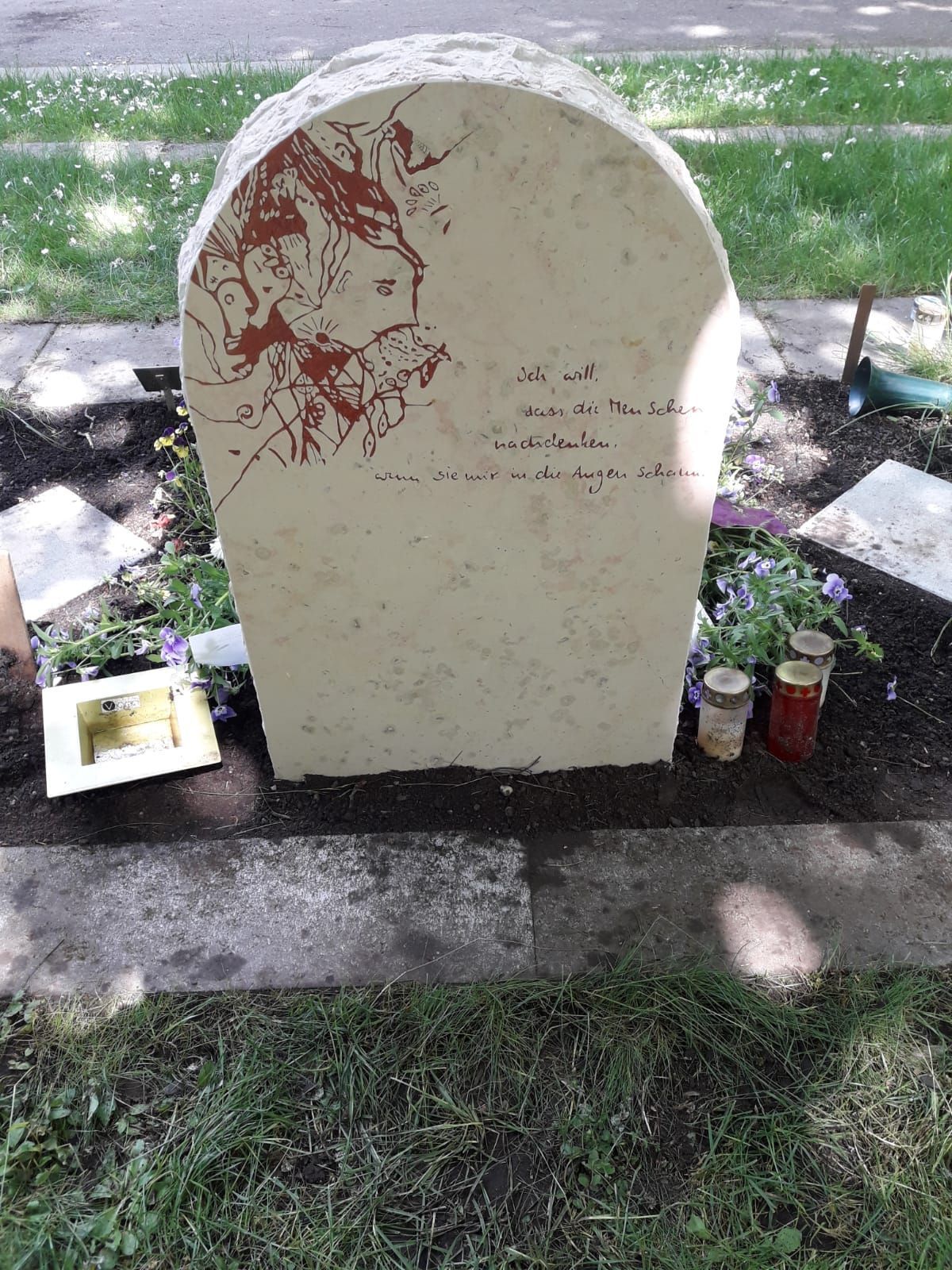 JH Steingestaltung, Grabstein