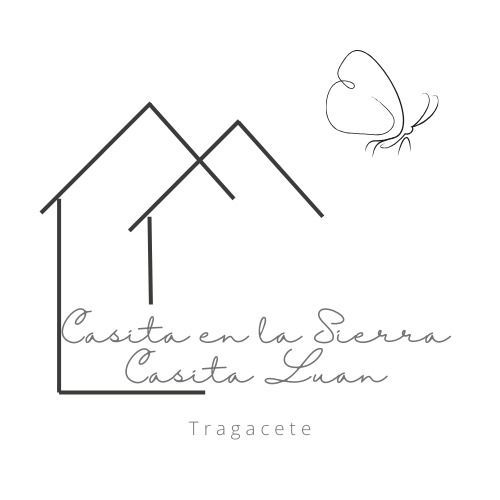 Un logotipo en blanco y negro para una casa con una mariposa encima.