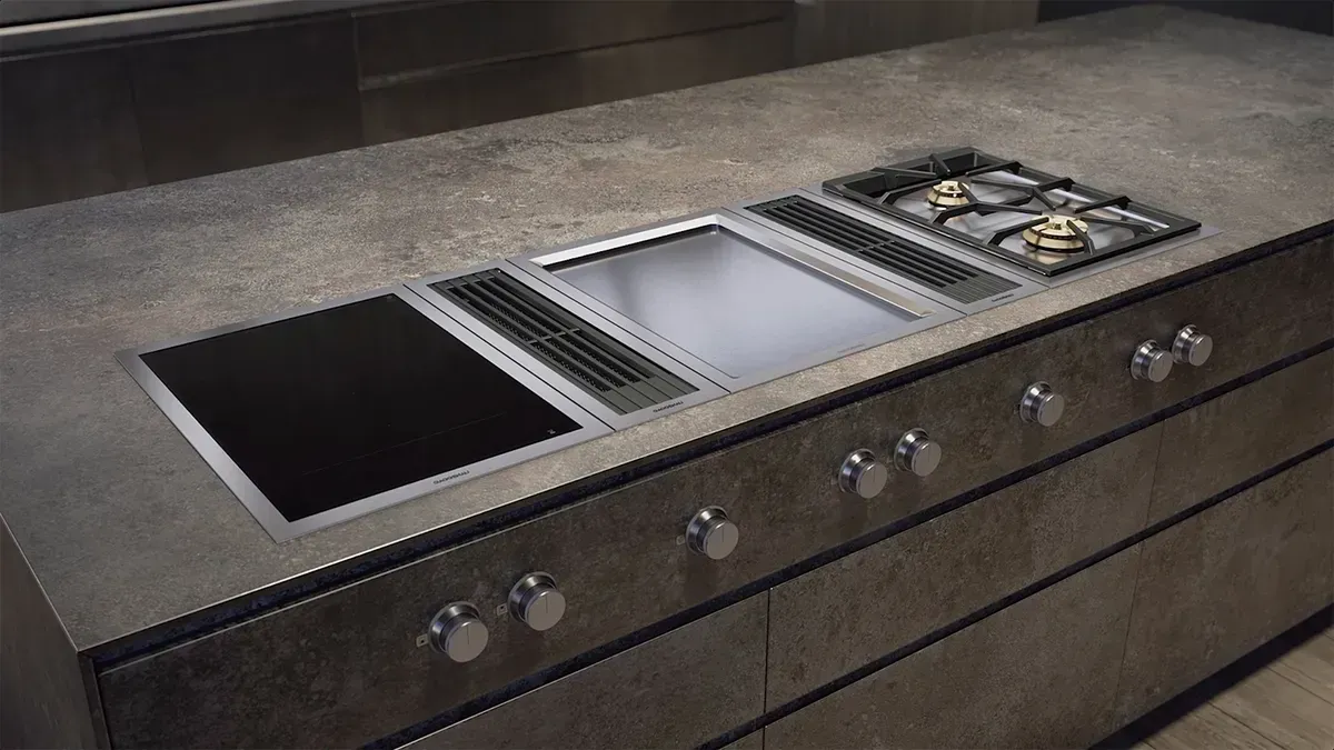 Plaques de cuisson intégrées au plan de travail d'une cuisine