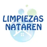 Logotipo para Limpiezas Nataren: texto azul, contorno de casa, pompas de jabón, fondo blanco y azul.