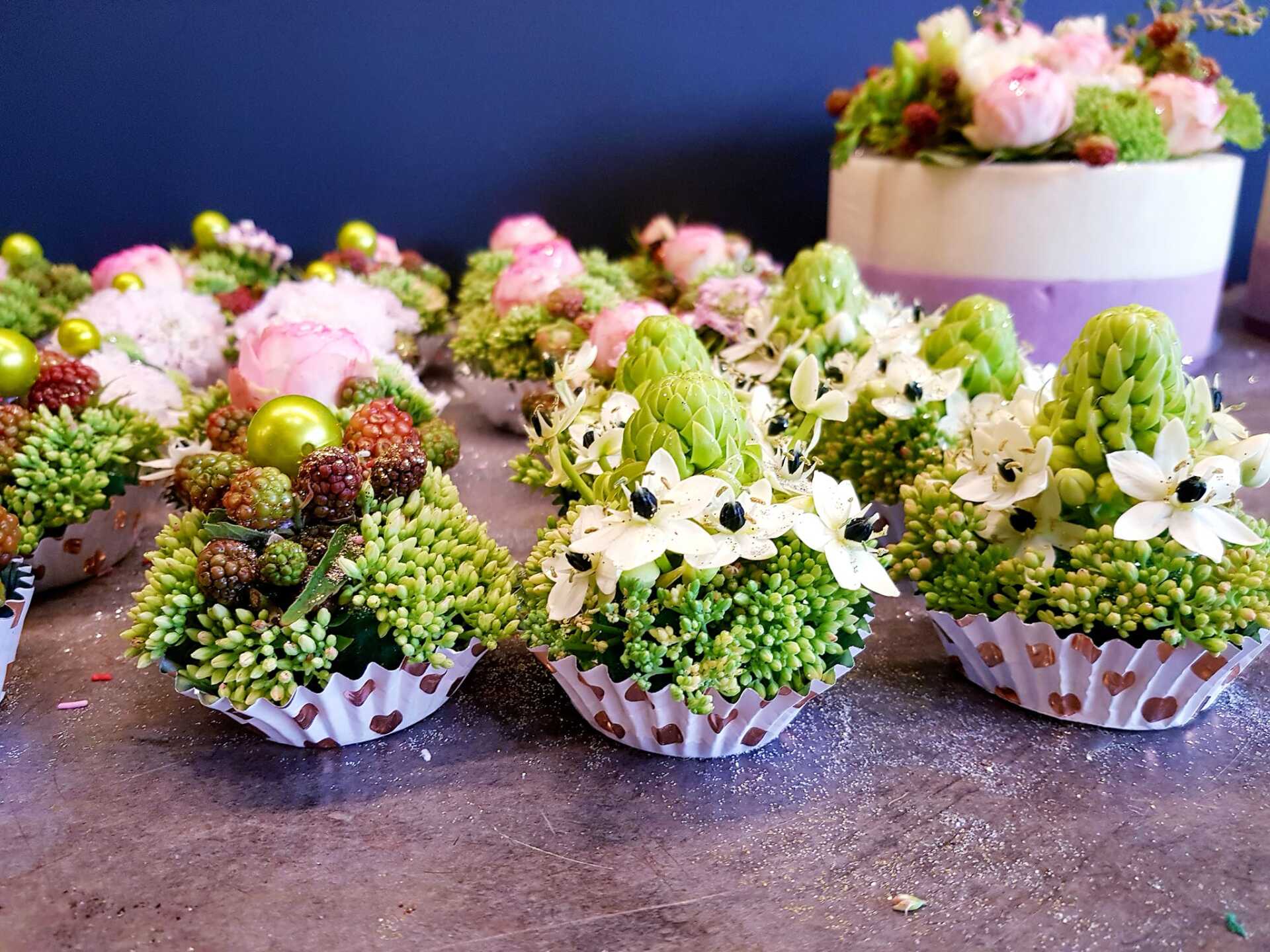 Décorations florales de framboises