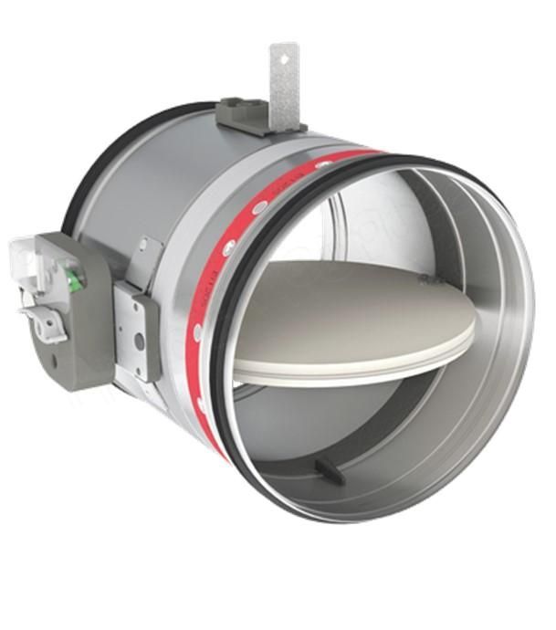 Armoire de commande d'incendie rouge montée sur un mur avec d'autres appareils électriques.