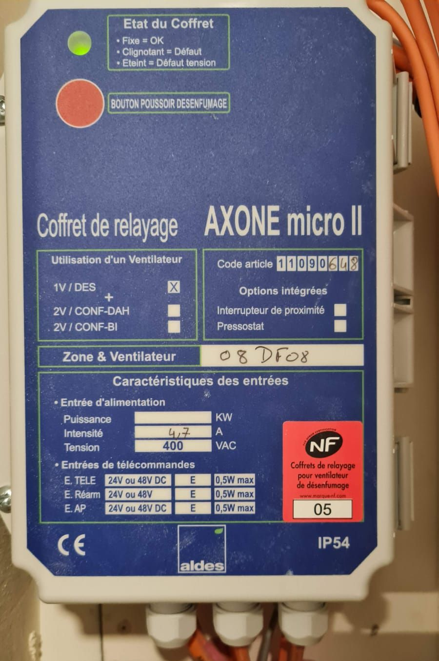 Coffret relais électrique bleu étiqueté