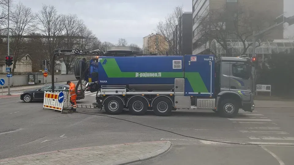 Lokapalvelut, höyrysulatukset ja putkiston avaukset