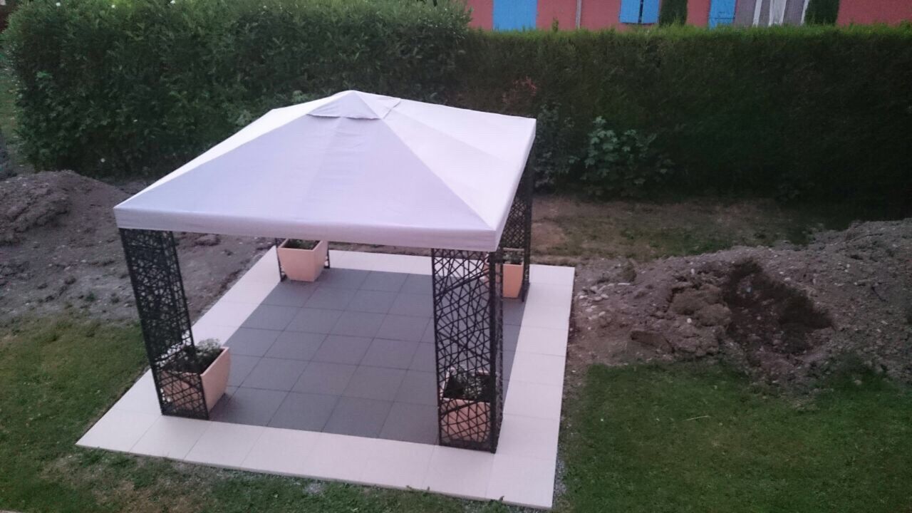 Jardibois - Plantations d'une haie de photinias et d'un palmier