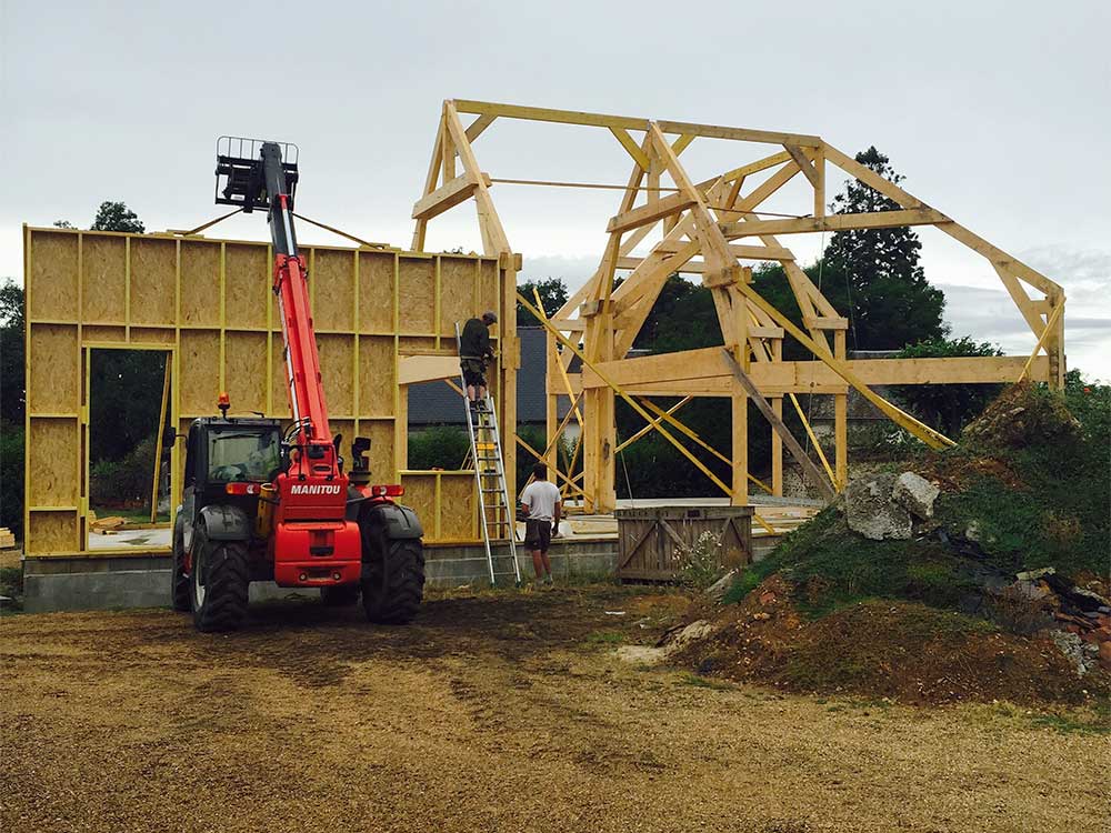 Restauration de la charpente d’une grange en tuiles de pays
