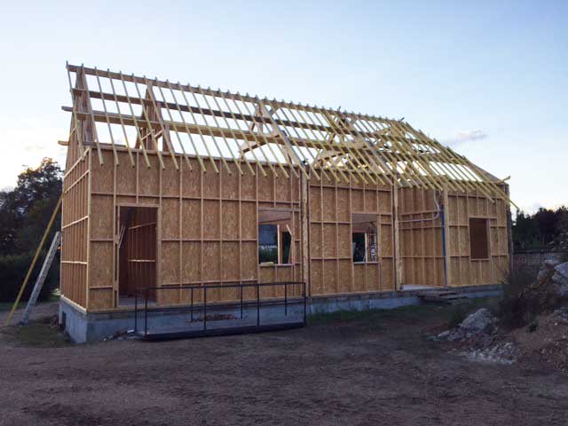Réalisation d’une maison en structure entière en bois. (ossature & charpente)