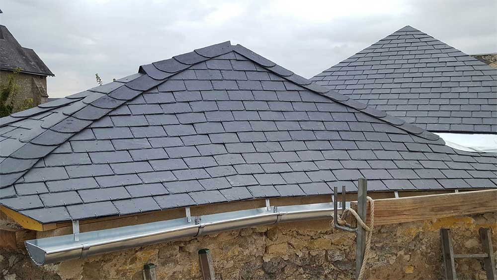 Toiture de grange en ardoise naturelle