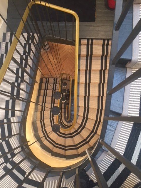 Un escalier vu du haut