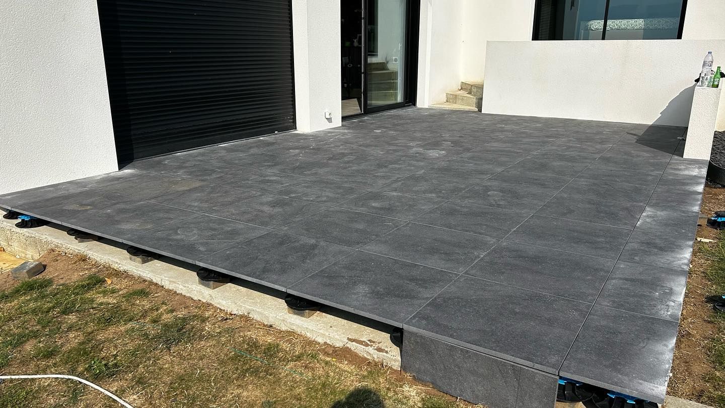 Terrasse en carrelage sur plot