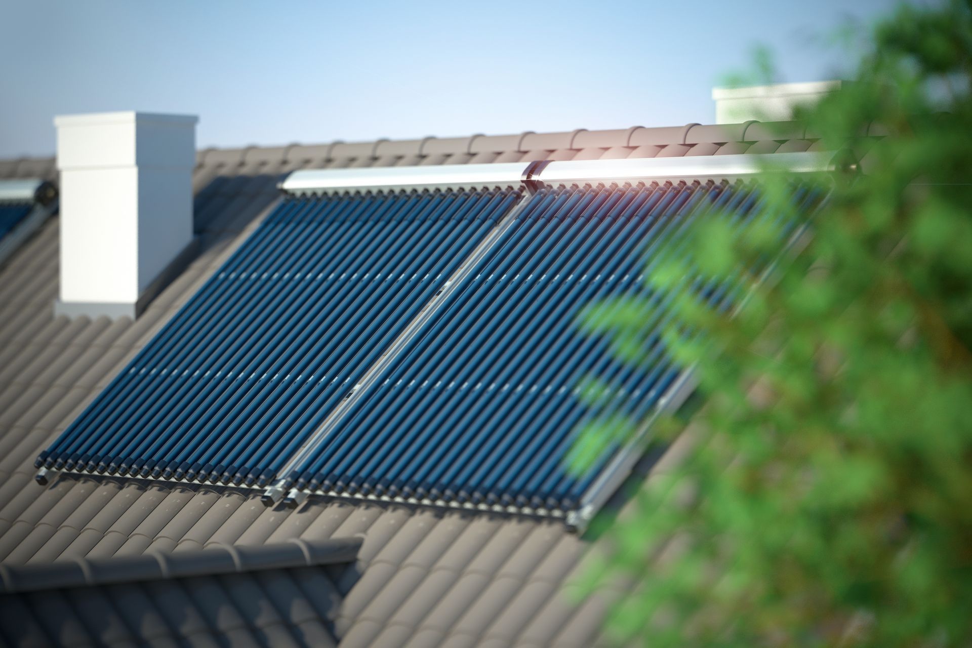 Deux panneaux solaires fixés sur un toit