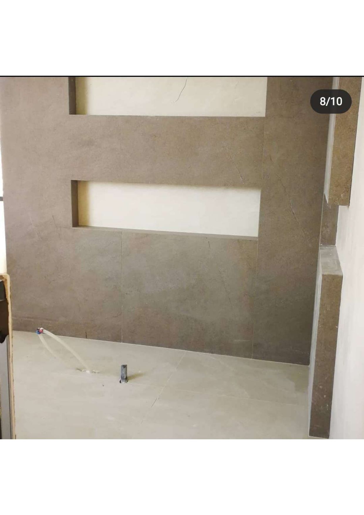 Una imagen de una pared que está siendo remodelada.