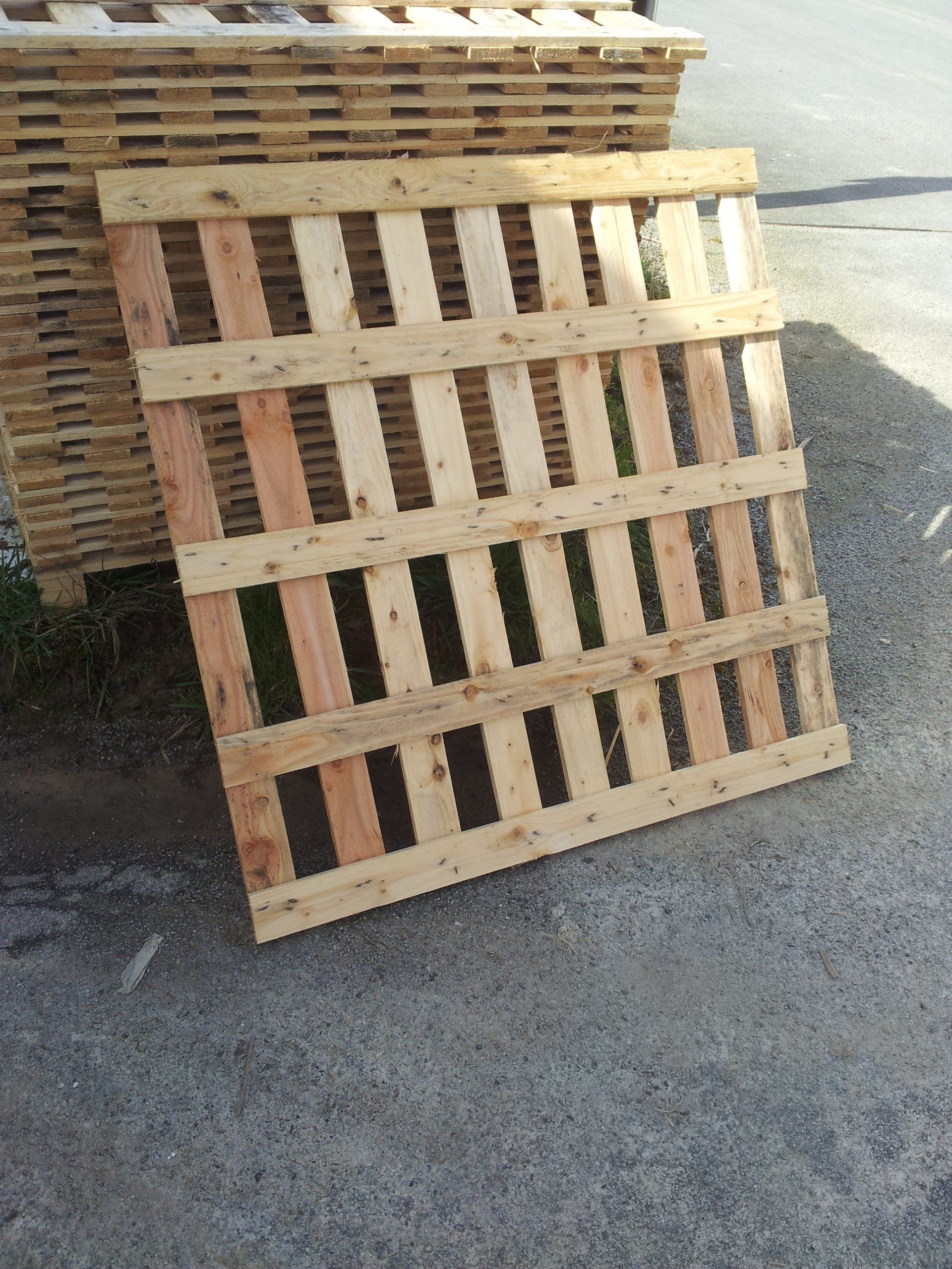 Diverses palettes en bois