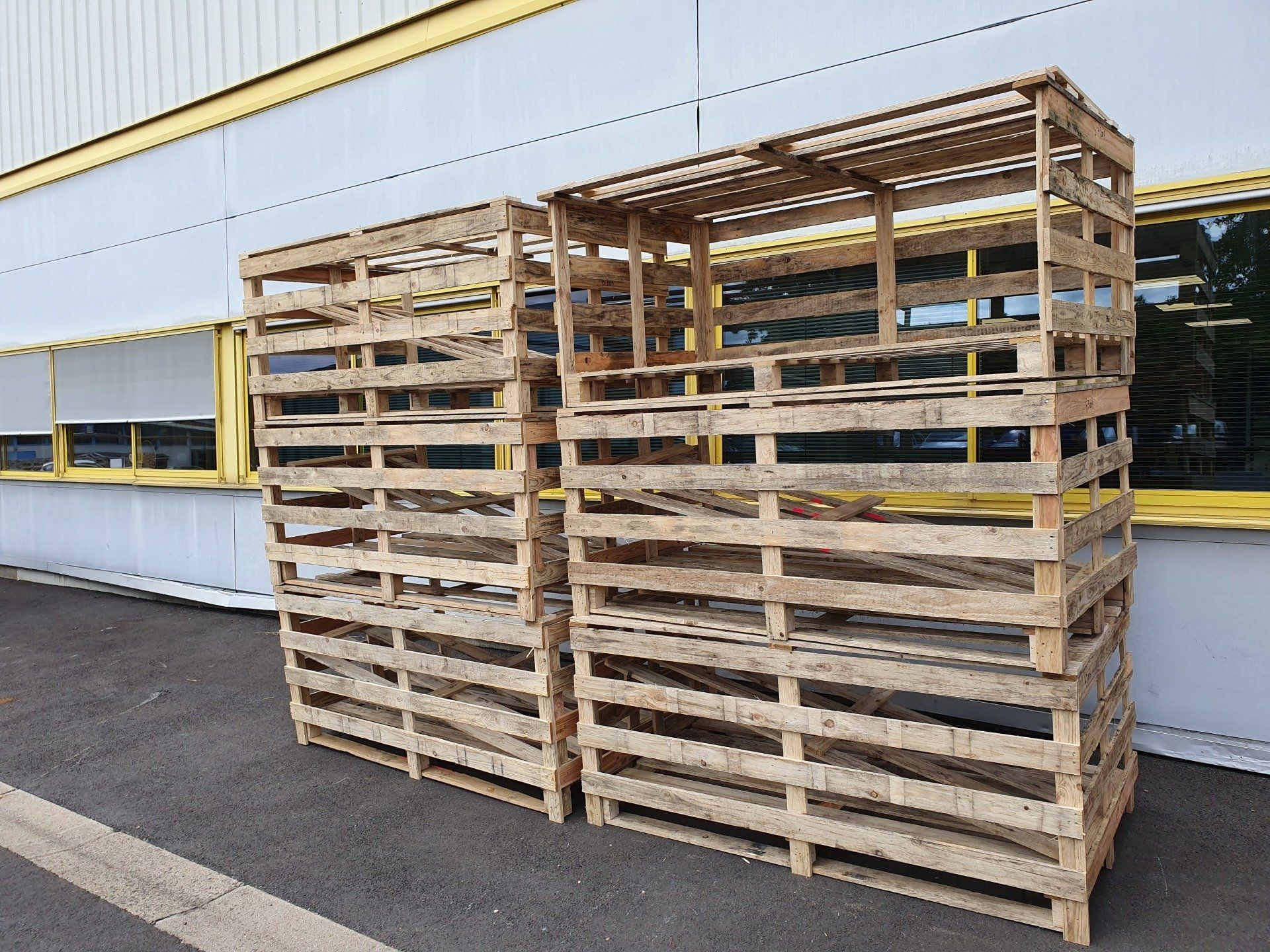 Une multitude de palettes en bois