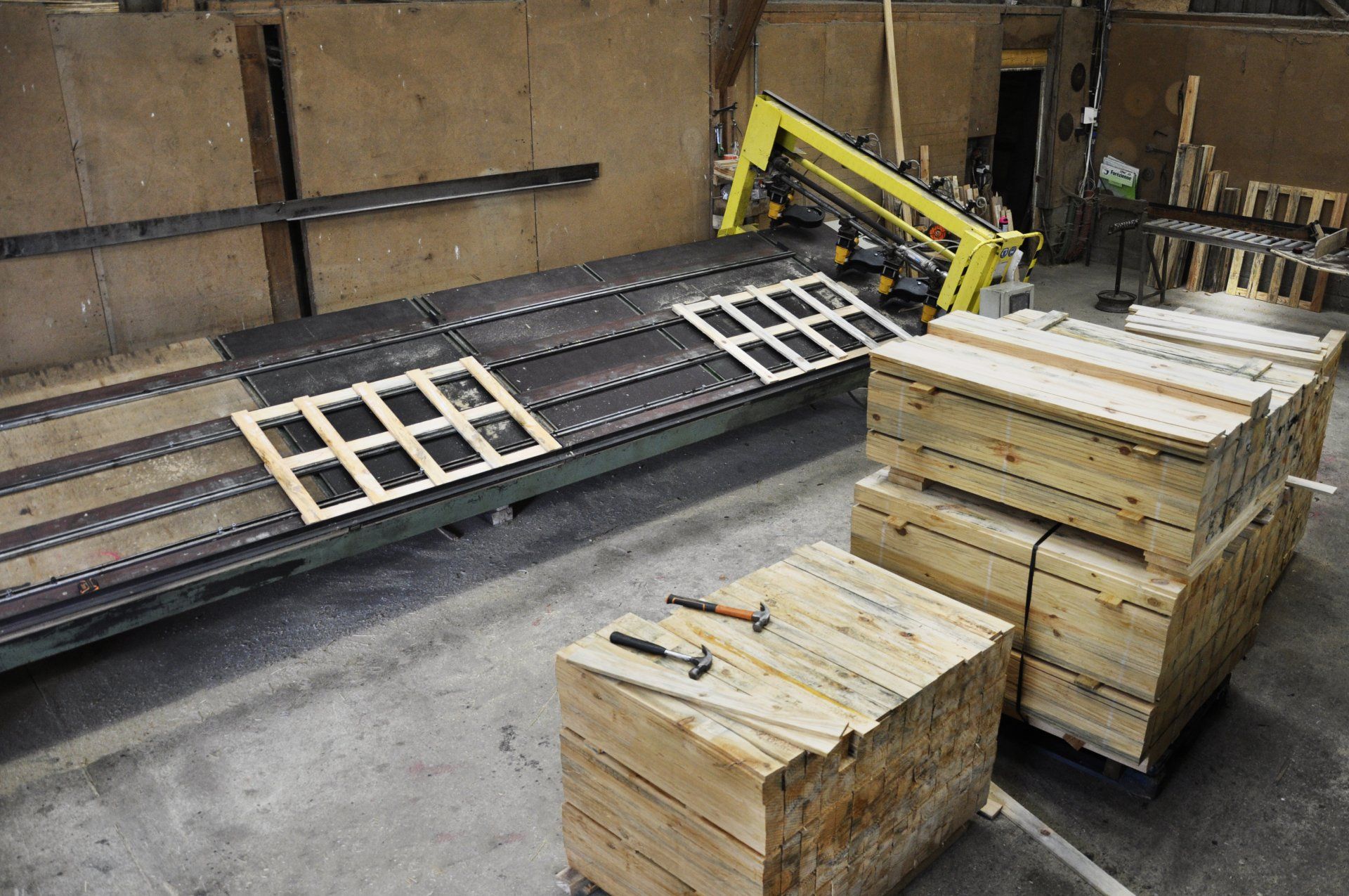 Grue, palettes en bois