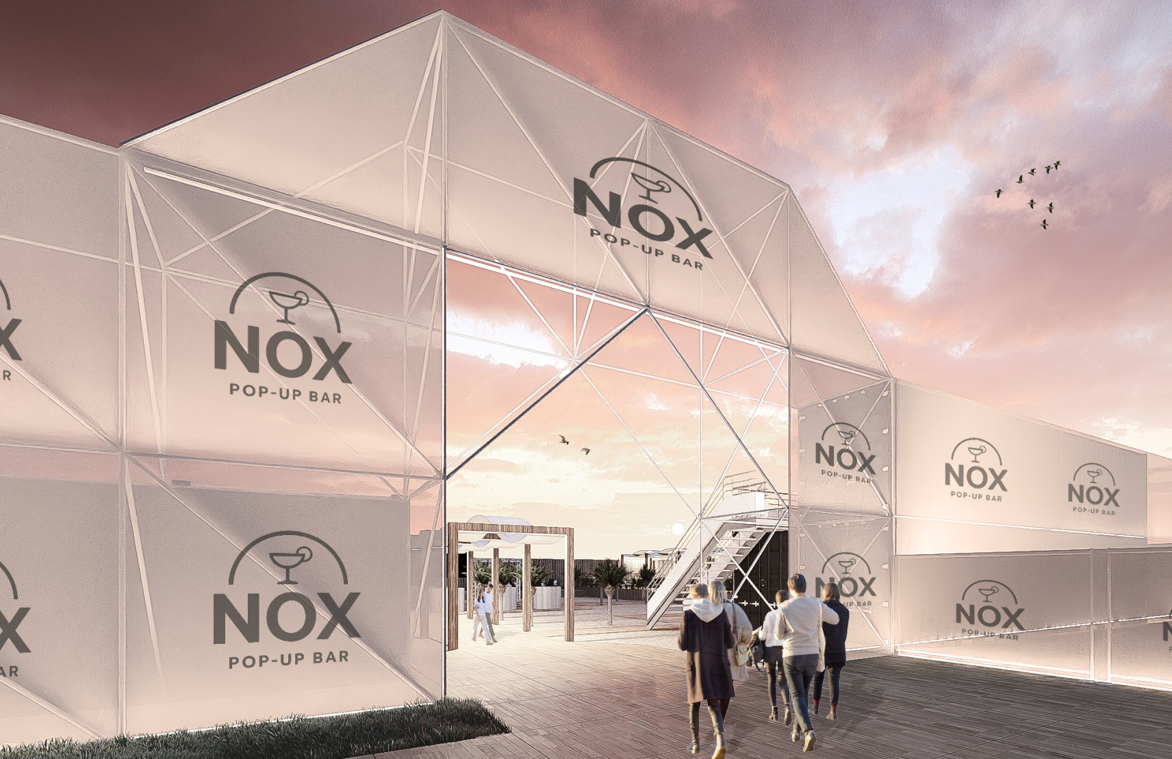 Mensen lachen terwijl ze aan een restauranttafel eten, drinken en genieten van de warme verlichting.