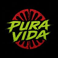 Texto verde ne&oacute;n &laquo;Pura Vida&raquo; sobre un dise&ntilde;o de rueda circular roja con fondo negro