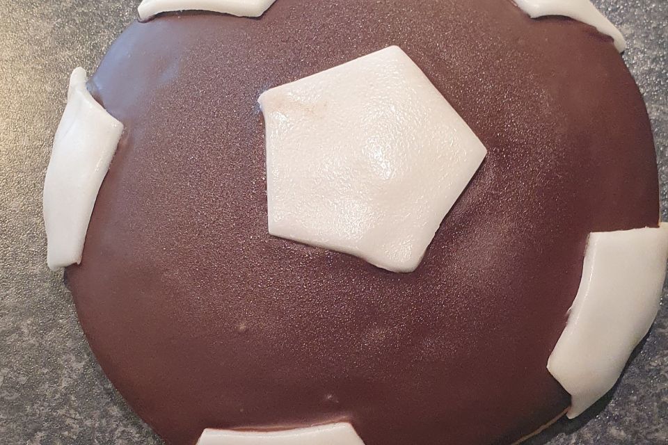 Süßes Gebäck in Fußballform