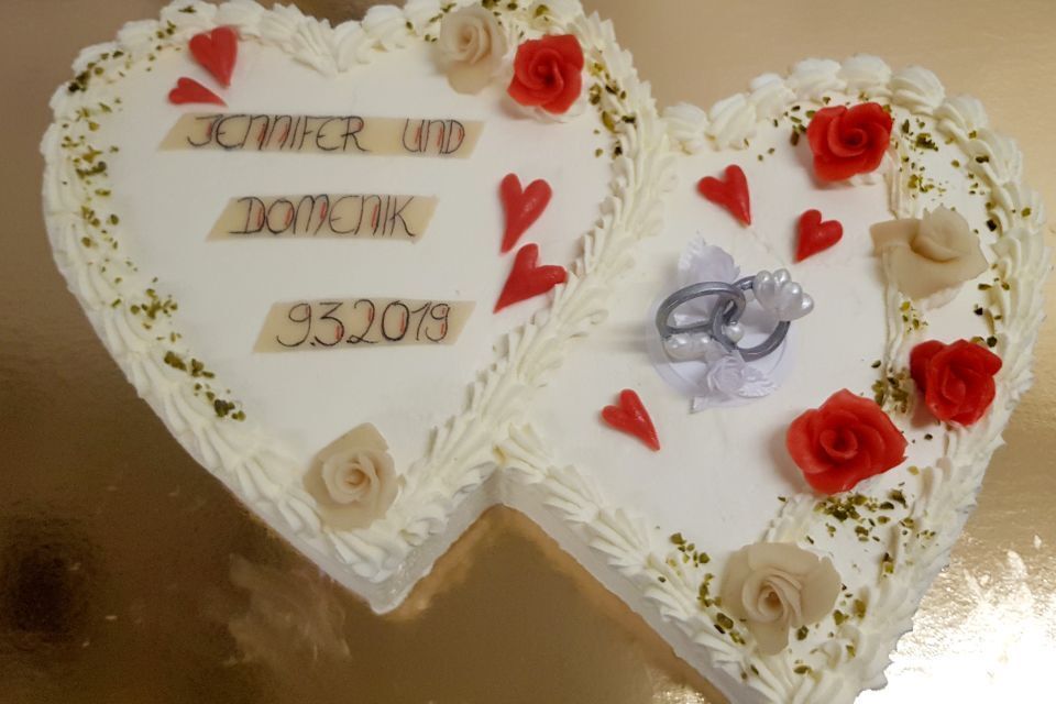 Dekorierte Torte in Herzform