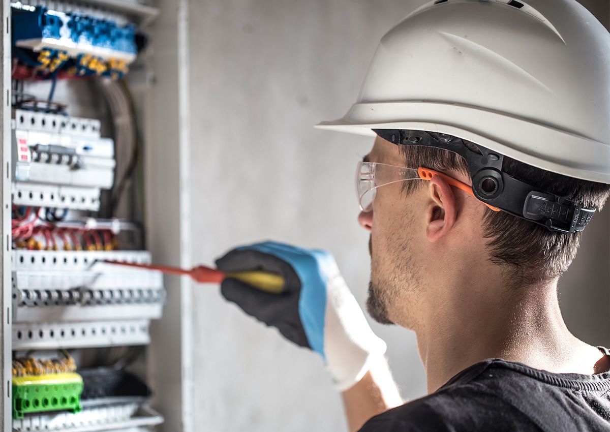 Électricien en intervention