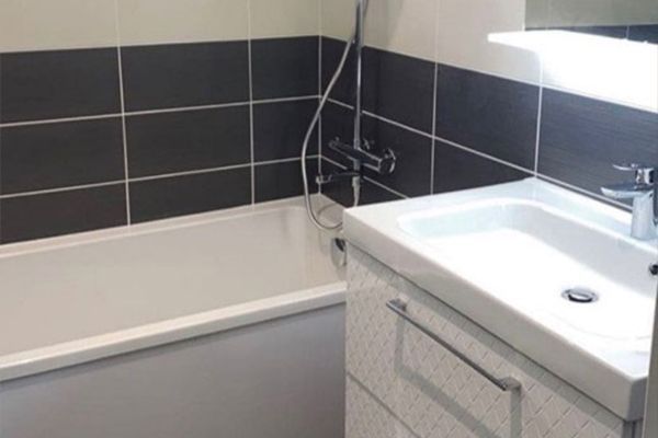 Salle de bains rénovée par la société STB