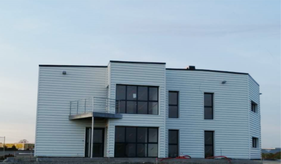 Devanture des locaux de la société Voyages Soulard.