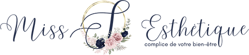 Logo Miss Esthetique avec une écriture élégante, des accents floraux et des éléments décoratifs dorés