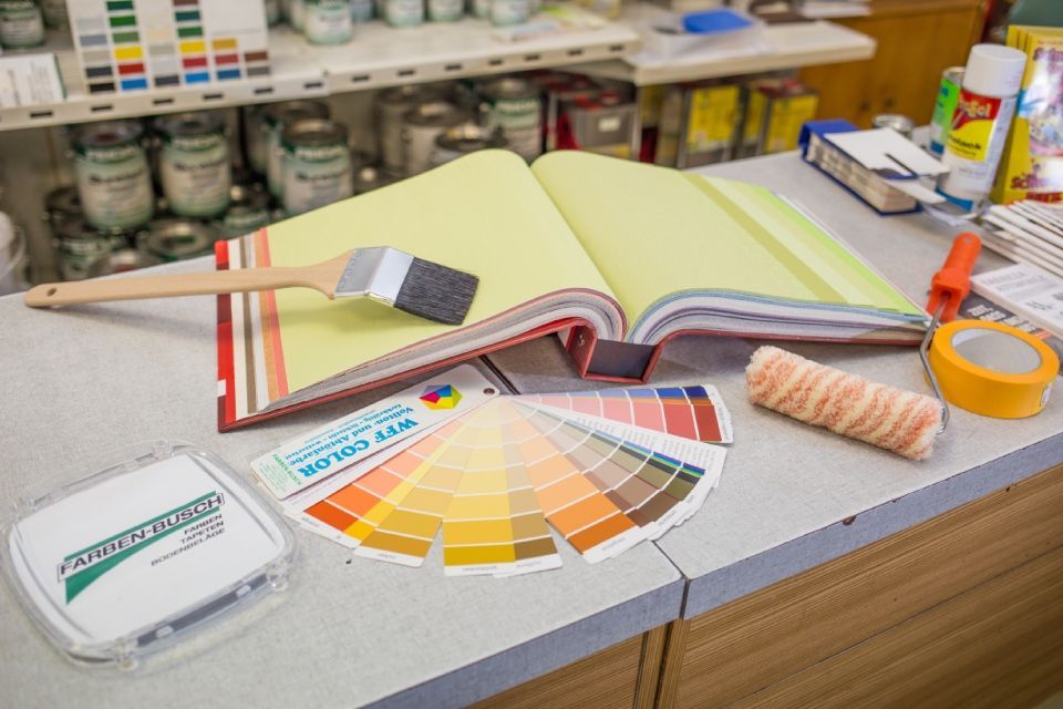 Sicht auf Studio und Kassenbereich der Farbenhandels Busch