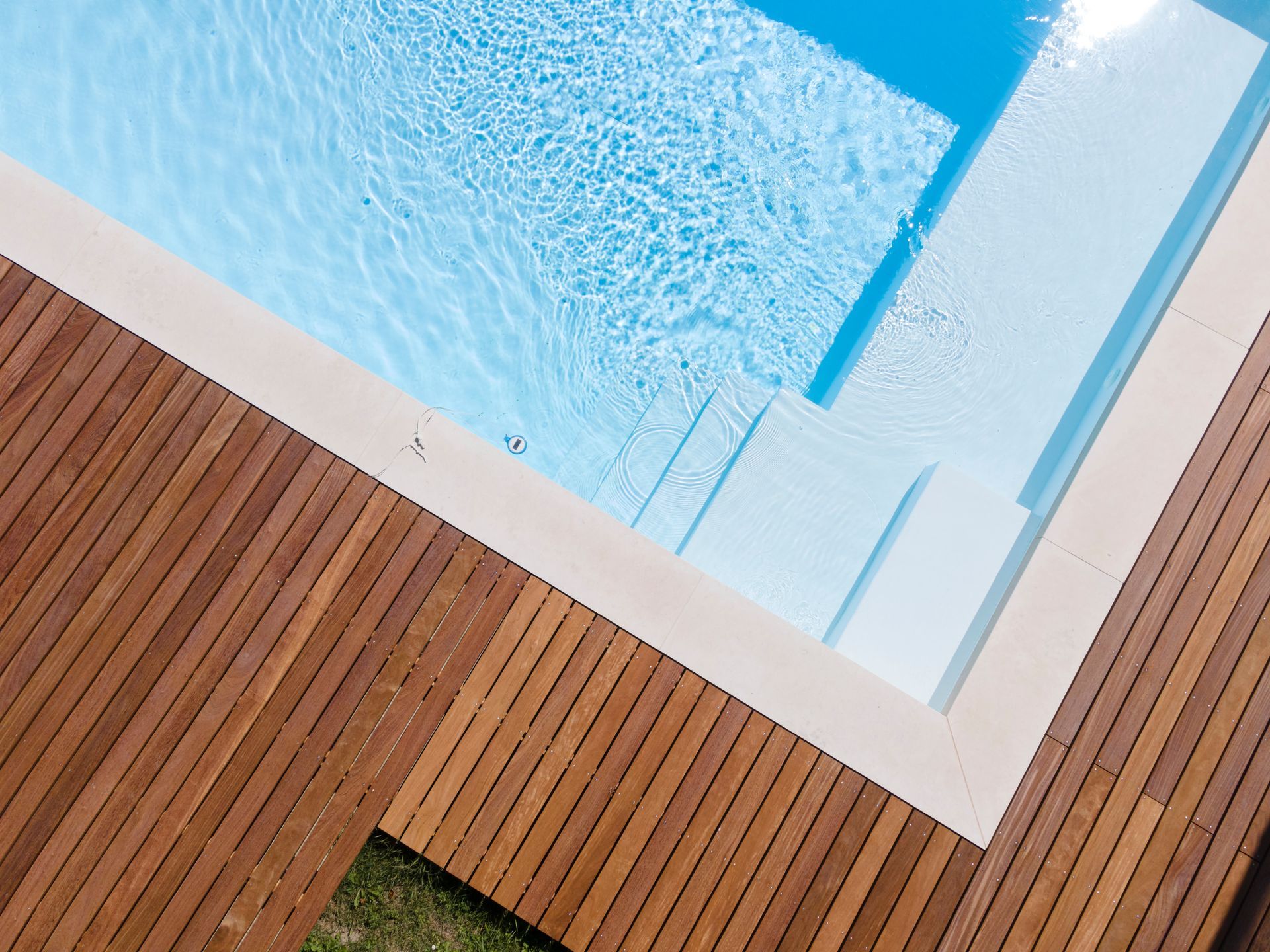 Terrasse de piscine vue de haut