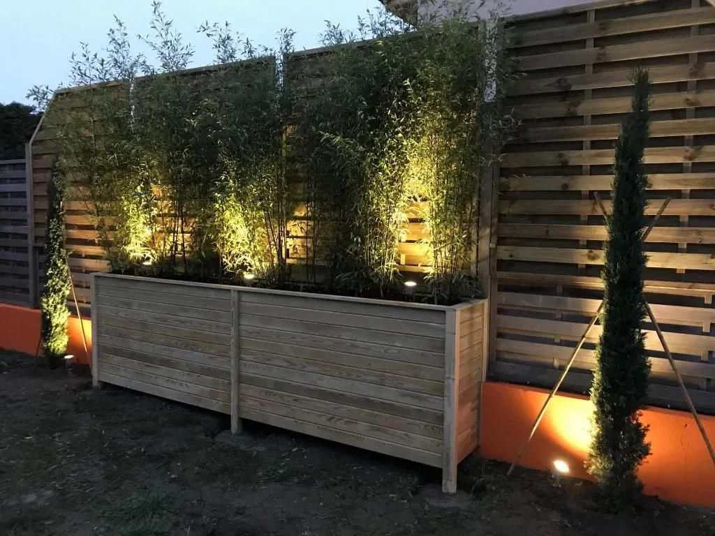 Jardins suspendus à Paris éclairés de nuit