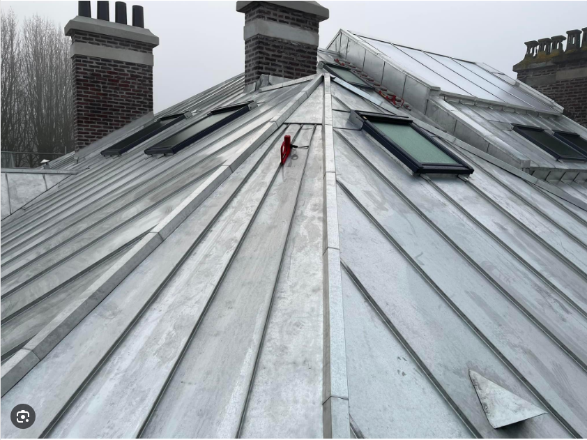 Chéneau en zinc entre deux toits