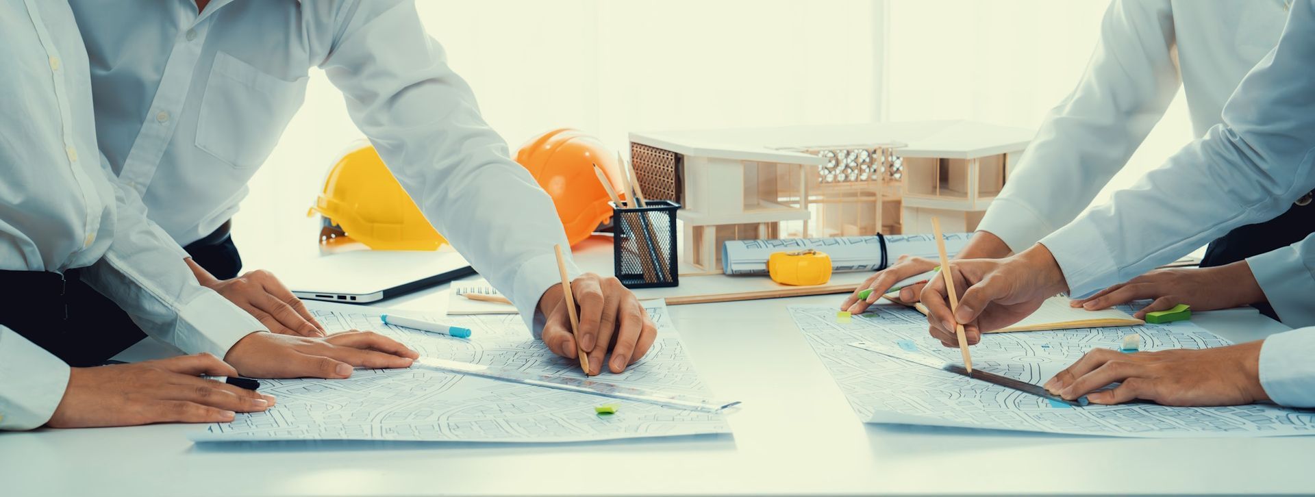 Vermessungsingenieure des Vermessungsbüro Schorndorf bei der Erstellung von Katasterkarten