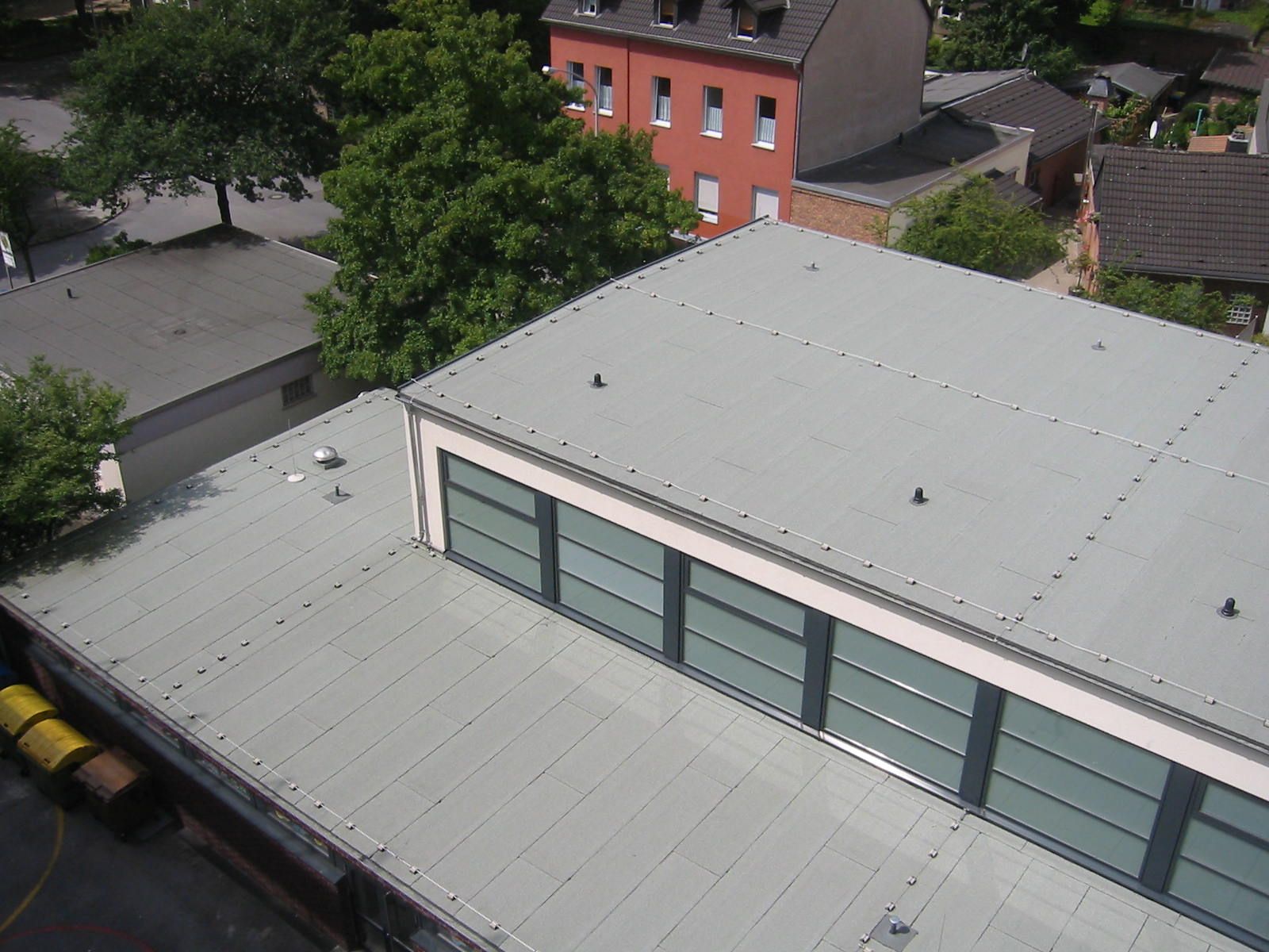 Foto | graues Flachdach | Vogelperspektive