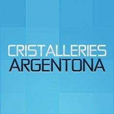 El logo de Cristalerías Argentina se encuentra sobre un fondo azul.