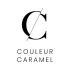 Logo noir et blanc « Couleur Caramel » avec un C stylisé au-dessus du nom de la marque.