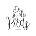 Logo avec une inscription noire stylisée « De si jolis Pieds » et la mention « FRANCE » en petit sur fond blanc
