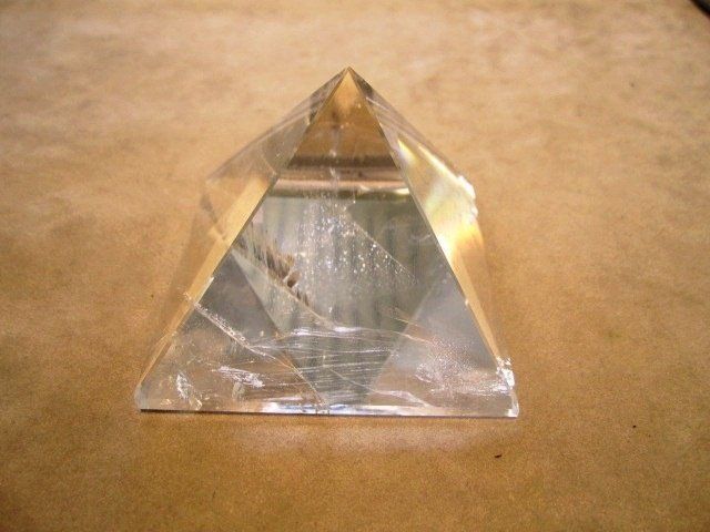 Minéraux Cristaux - Manuela Schaaf - Pyramide Quartz