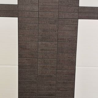 Detailansicht kleine Fliesen an Wand