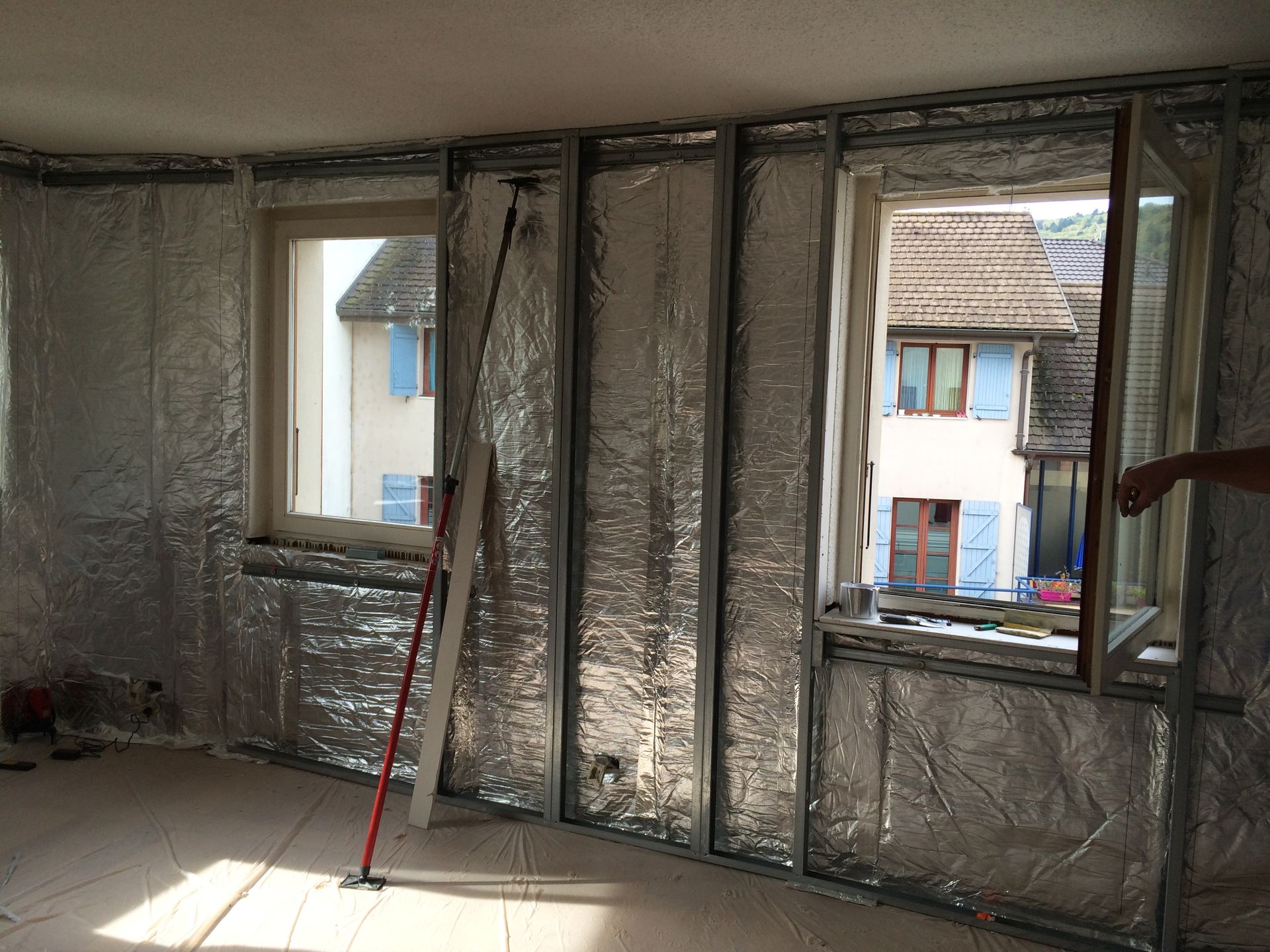 Mur recouvert de matière isolante.