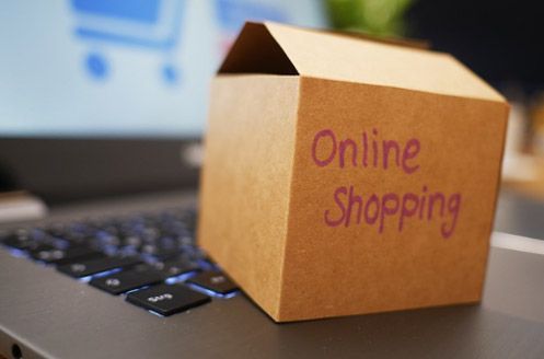 Caja de cartón etiquetada como 