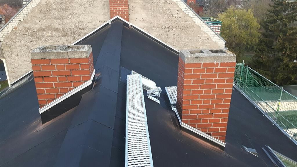 Dach mit zwei Schornsteinens, Innenbereich