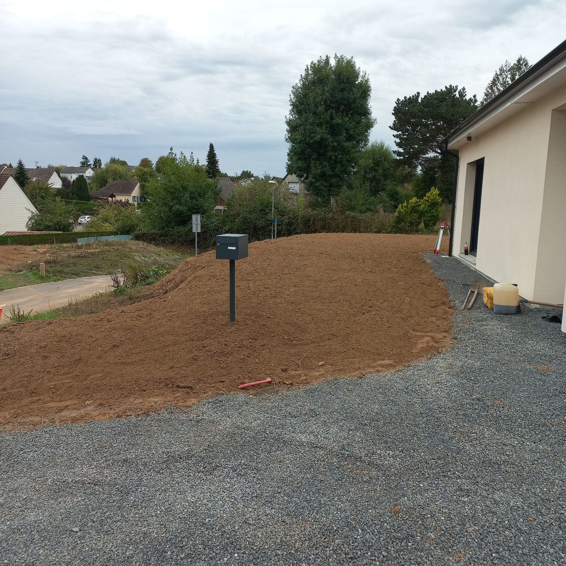 Terrassement devant maison
