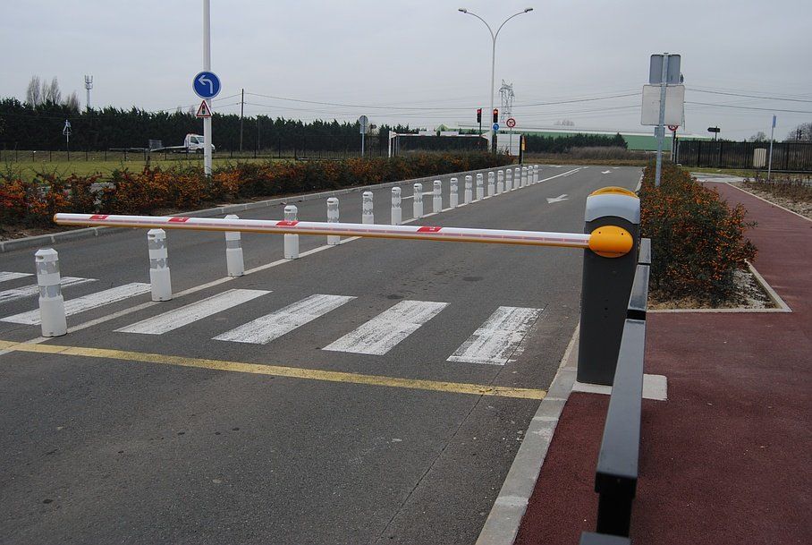 barrière levante pour contrôler l'accès, Paulo Motorisation en IDF