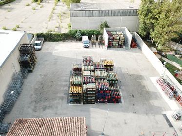 Zone de stockage des bouteilles de gaz vu d'en haut