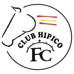 Logotipo del Club Hipico FC con el contorno de una cabeza de caballo y franjas rojas y amarillas en un emblema circular.