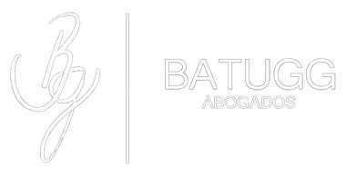Logotipo blanco estilizado con un emblema en cursiva y el texto &ldquo;BATUGG&rdquo; separados por una l&iacute;nea vertical.