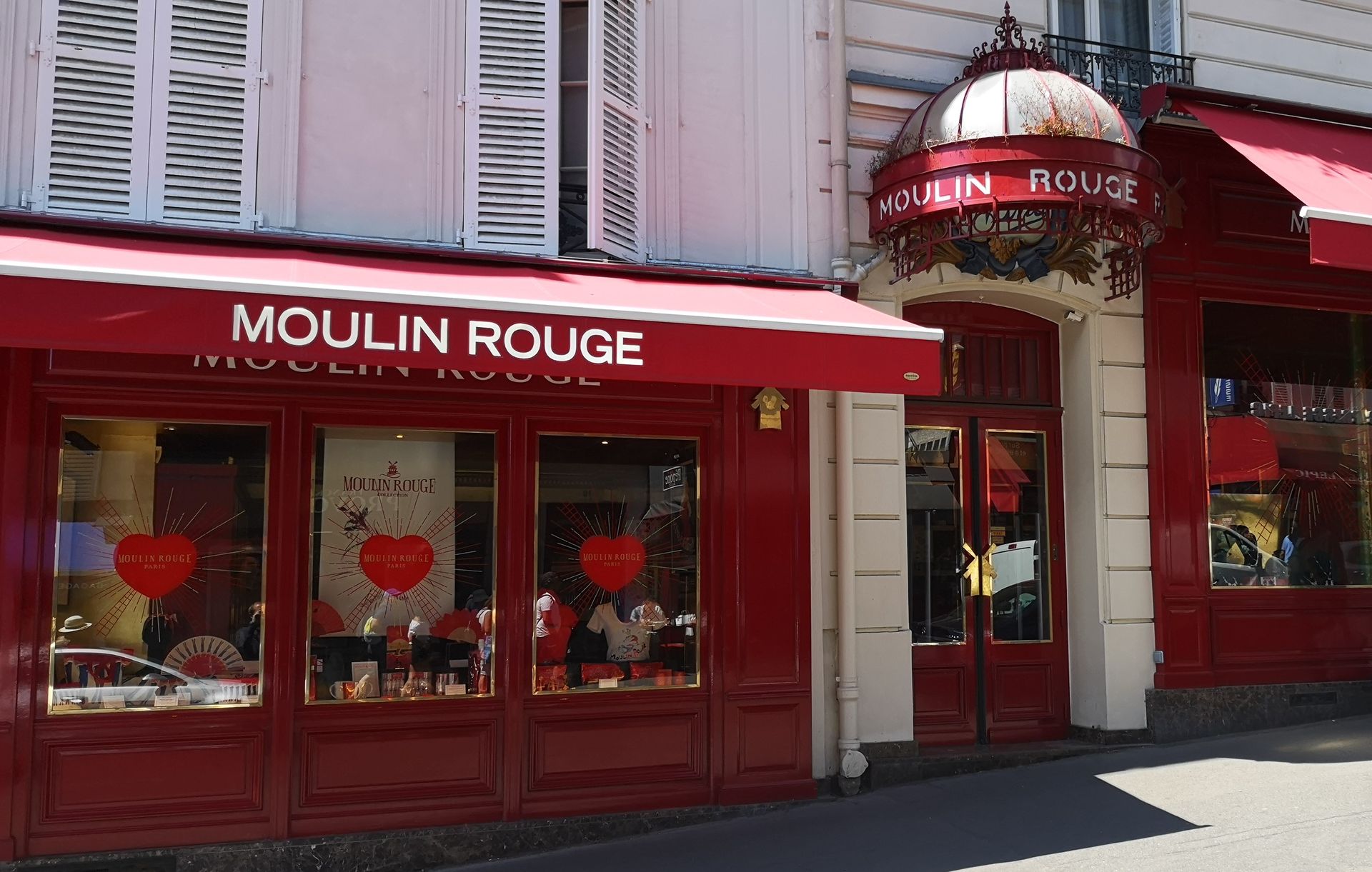 Devanture Moulin Rouge